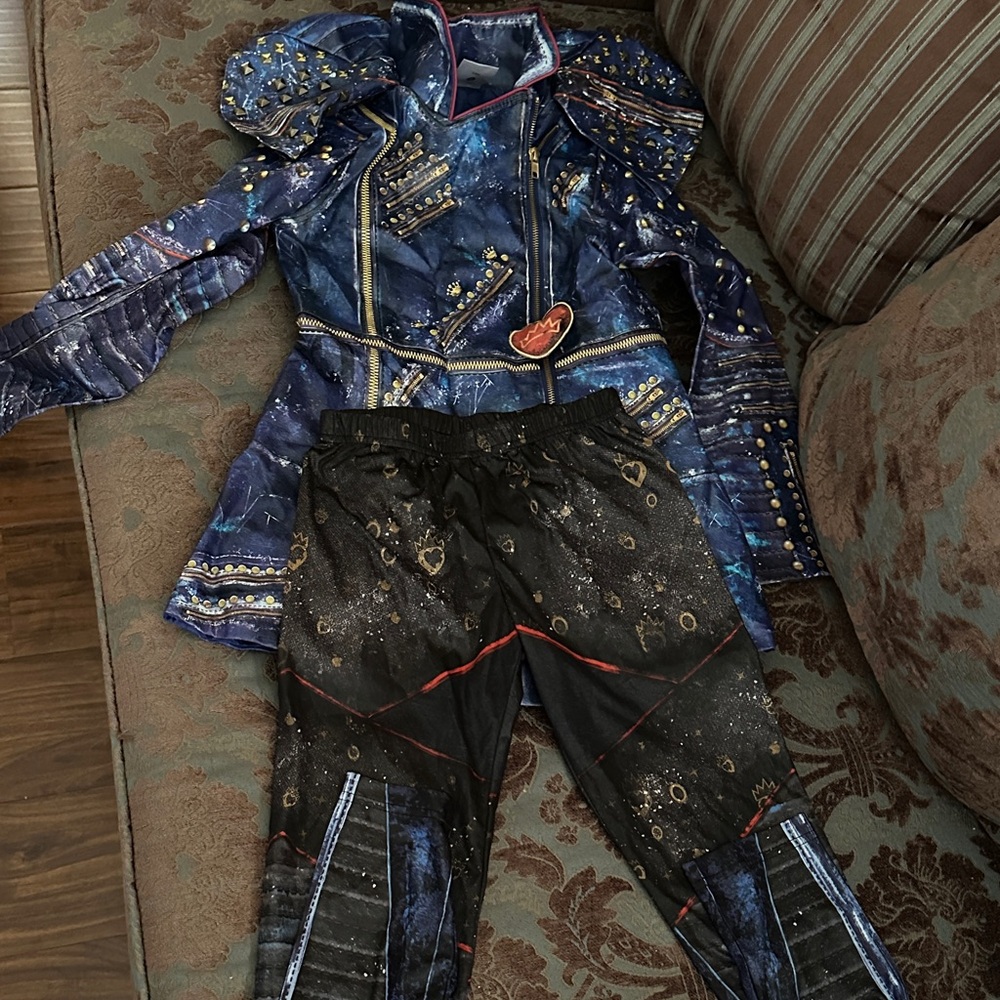 Evie descendants costume